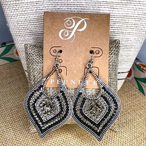 ***Limited Edition & NIB*** Garland Earrings